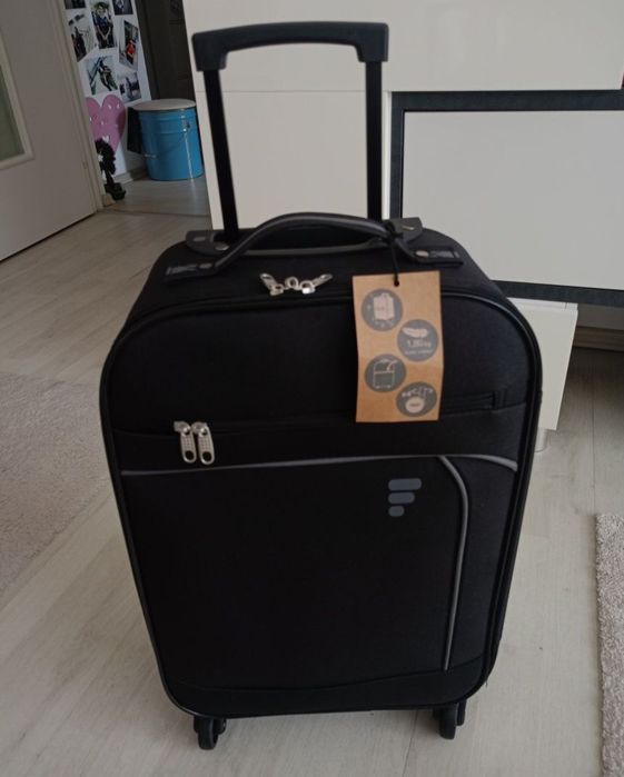 Vând troler 54 cm, produs de calitate superioara.