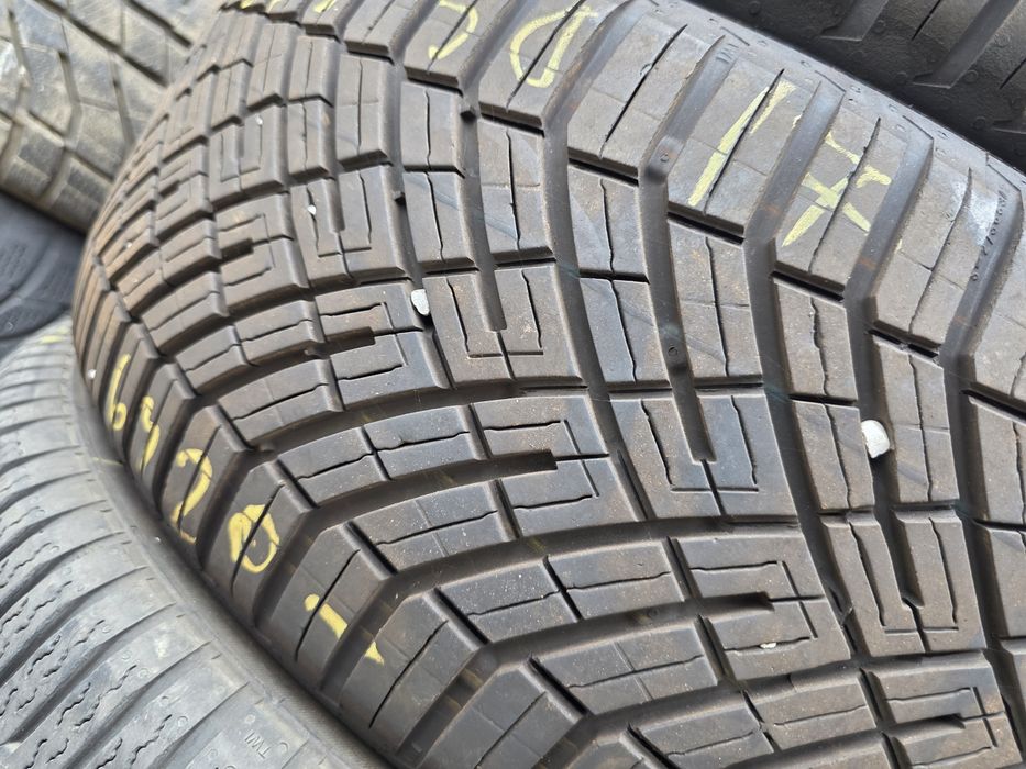 2бр Всесезонни гуми 215 50 17 - Continental