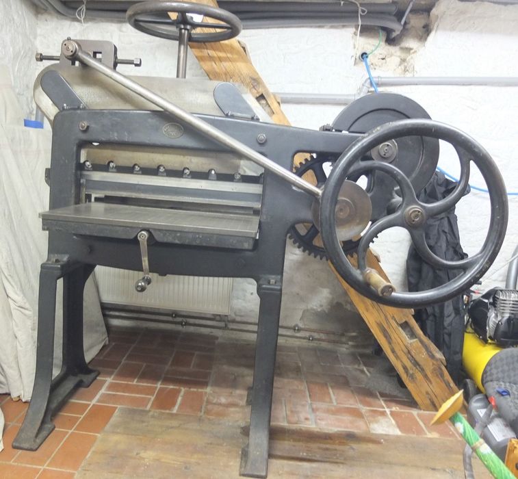 Ghilotina hârtie sau carton, 72 cm deschidere