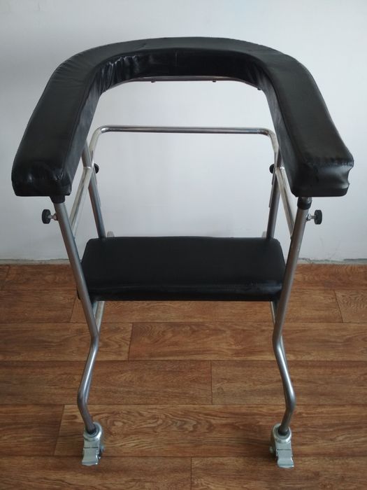 Медицинской стул для инвалидов