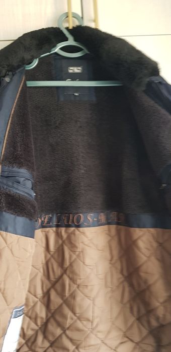 Эркаклар курткаси сотилади.