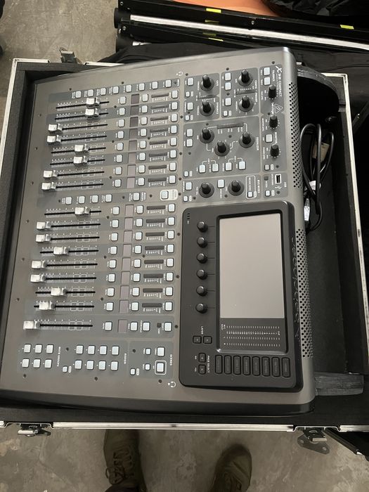 Mixer Behringer x 32 flightcase si RCF 8004 si RCF TT25a