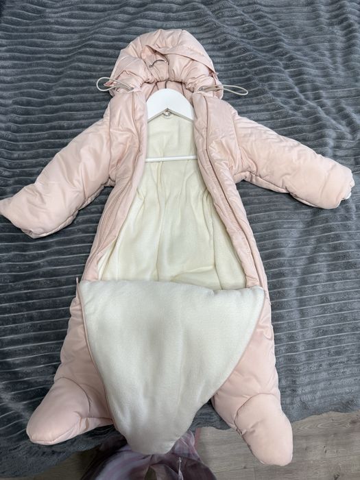 Продам зимний комбинезон для девочки