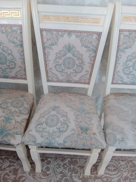 Стол и стулья сатылада срочно