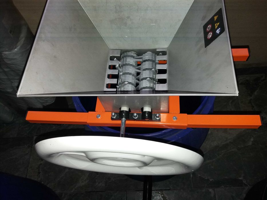 Zdrobitor fructe cu samburi role tamburi aluminiu cuva inox 57x37x23cm