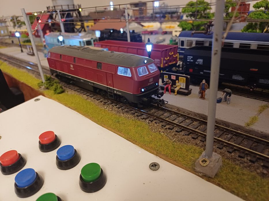 Vând garnitura tren calatori marca Roco, scara HO