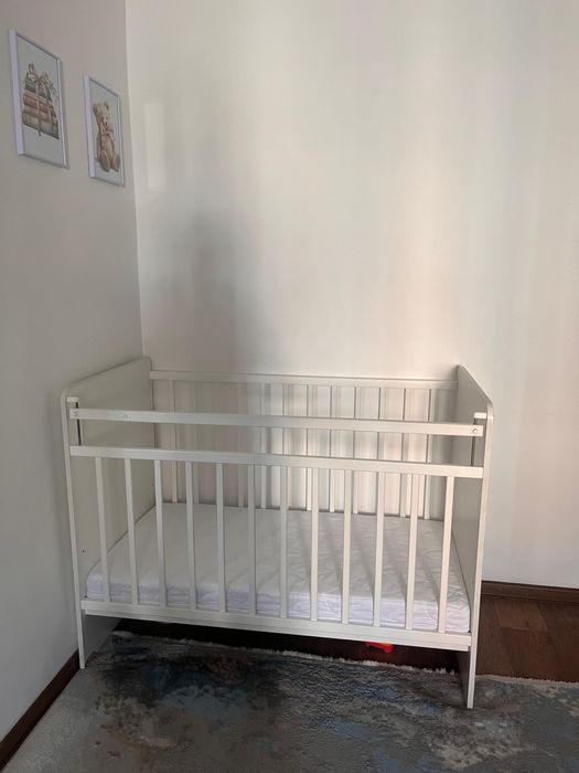 Детская кроватка с матрасом