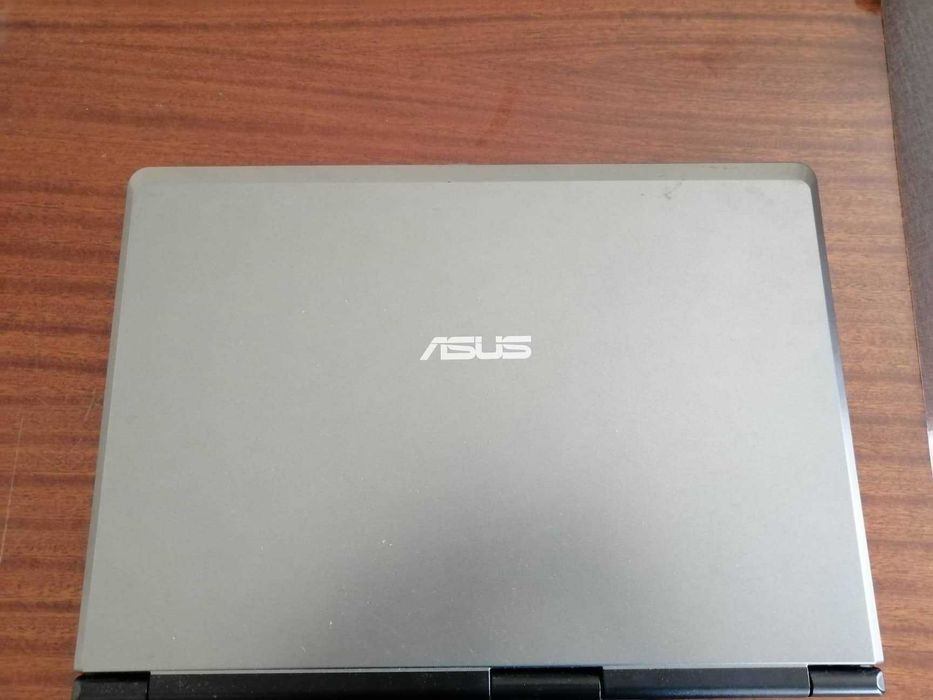 Лаптоп Asus X51L