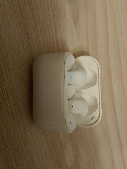 наушники в стиле AirPods