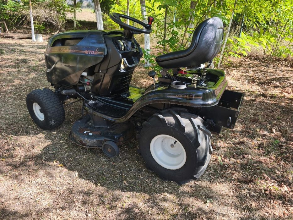 Vând tractoraș tuns gazon MTD Black Edition