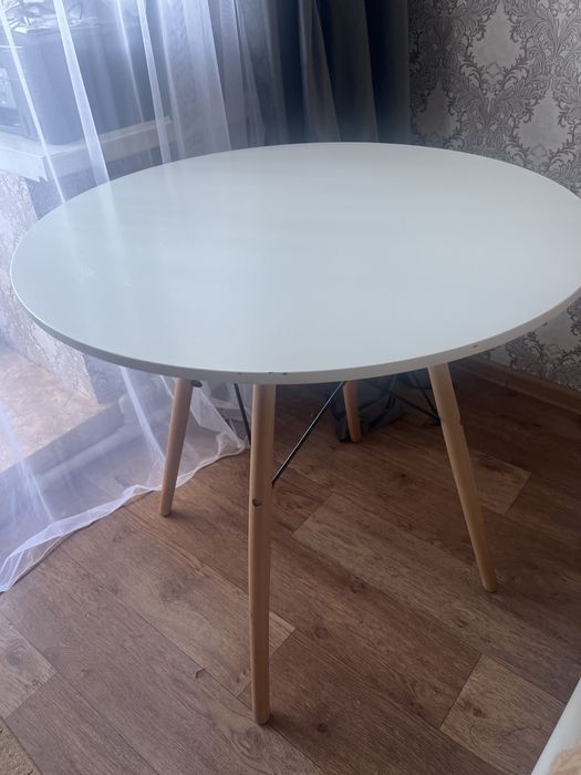 Продам стол в отличном сосотоянии