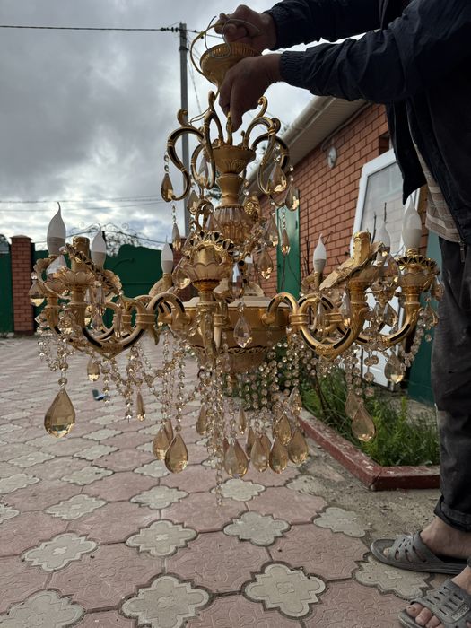 Продам люстра отличным состояние