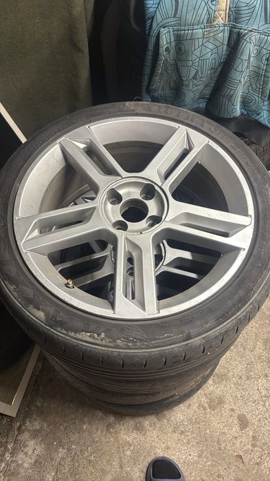 Продаю диски r17 с резиной