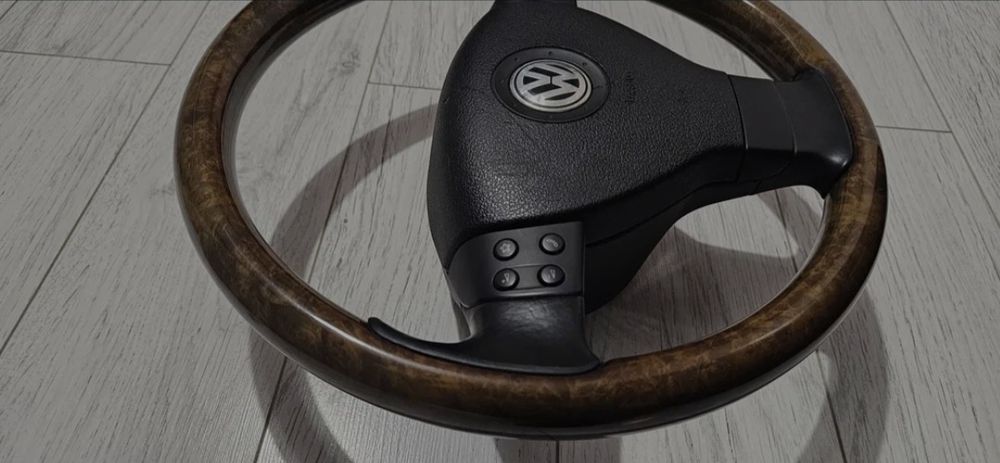 Оригинален махагонов мултиволан за Volkswagen (VW) с Airbag – ТОП състояние!