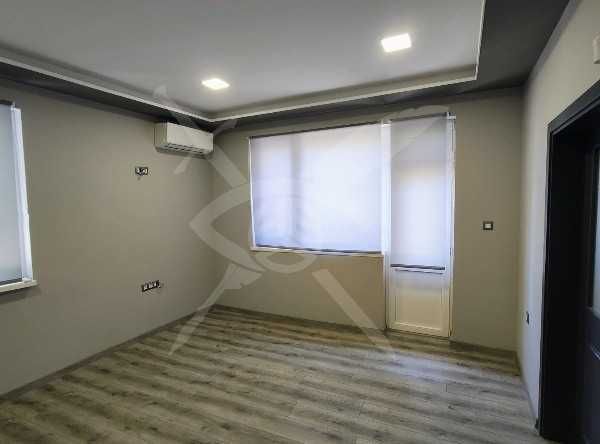 Дава се под наем Тристаен апартамент в Пловдив, Център - 100 кв.м за 997.05 € - Снимка #1