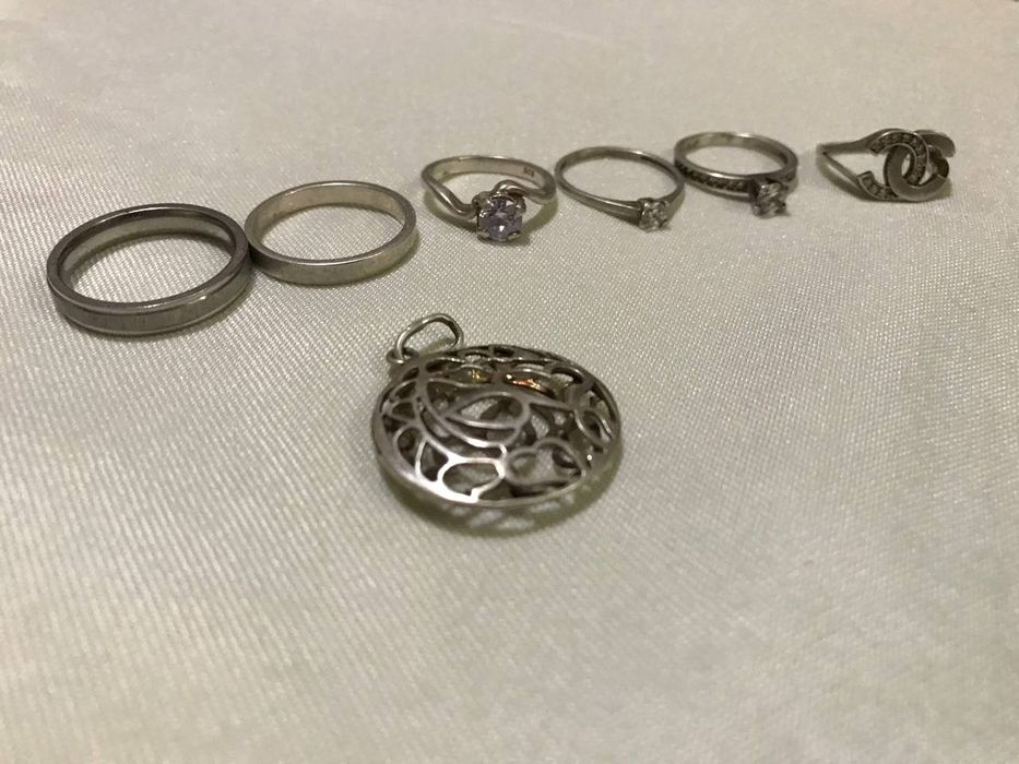 Kumush uzuklar sotiladi