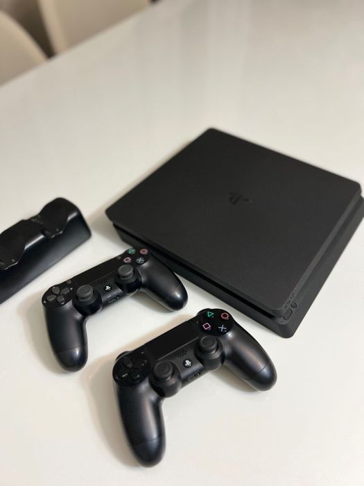 Playstation 4 13.04 versiya slim 500gb в хорошем состояние продается