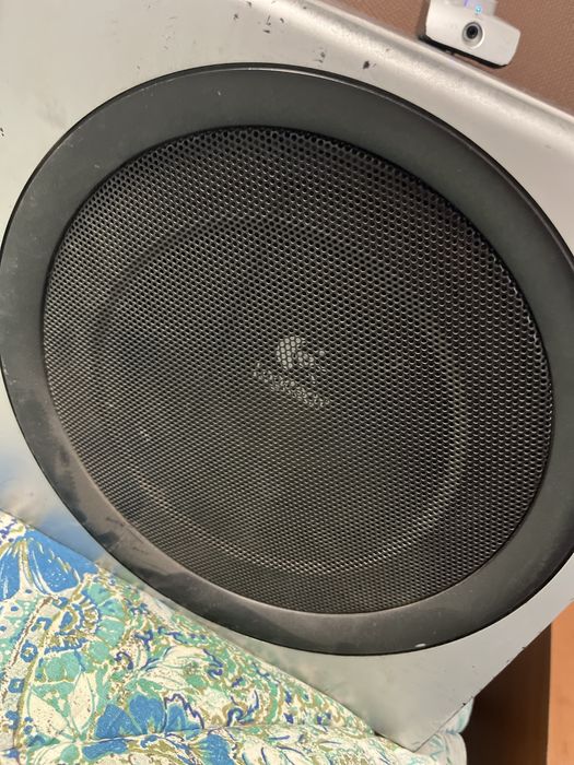 Sistem audio 2.1 + 4 boxe satelit (subwoofer activ inclus)