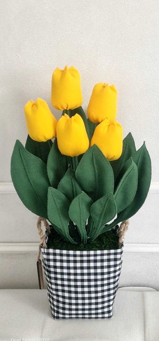 Цветя в кашпа, изработени от текстил