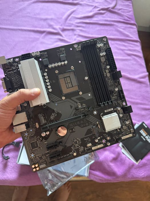 Материнская плата gigabyte b760m