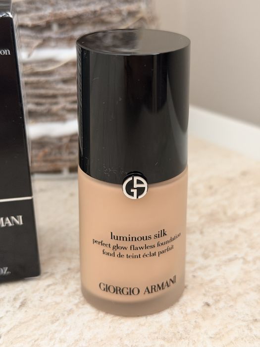 Armani Luminous Silk фон дьо тен