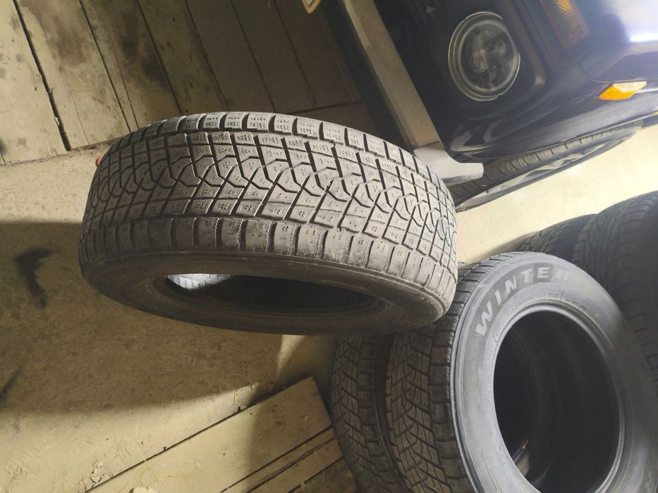 Резина  265/65 R17 зимнее
