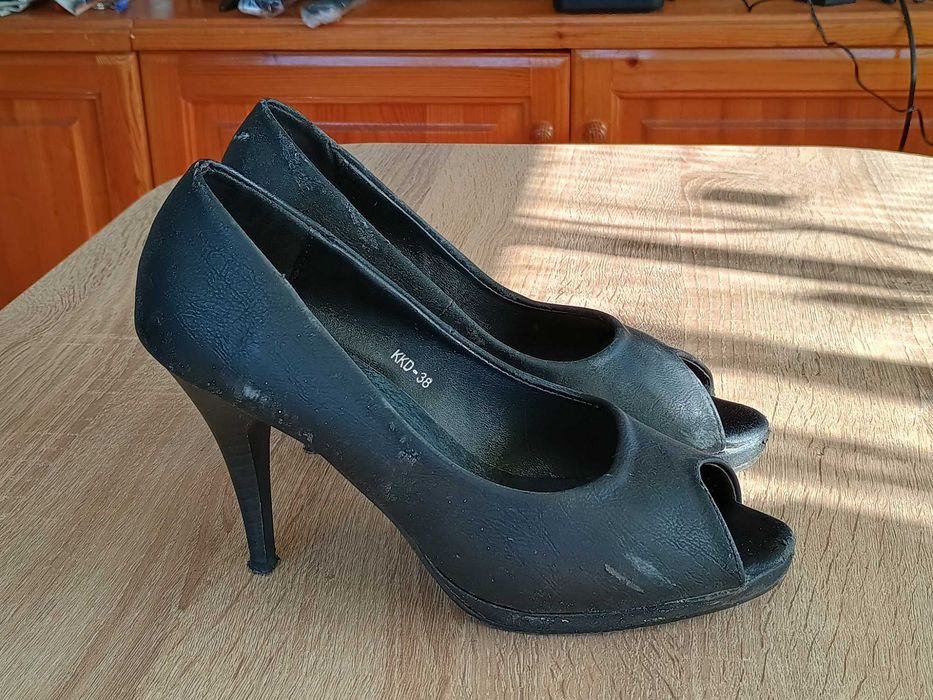 Черни обувки два чифта