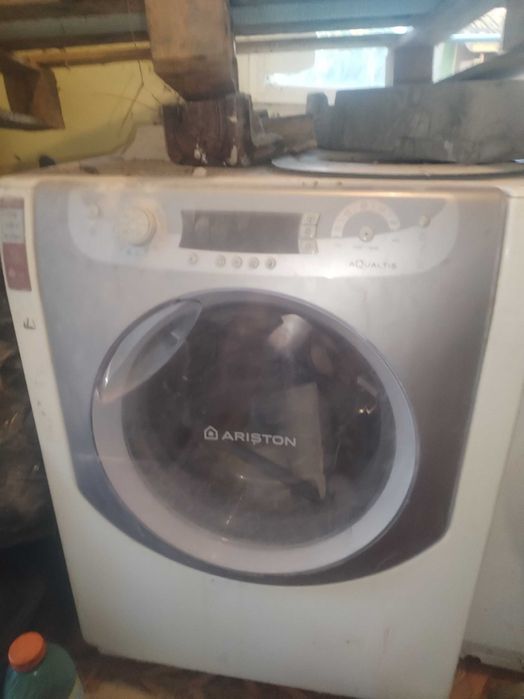 Vand 2 mașini de spălat haine pentru piese