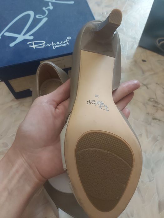 Продам женские туфли