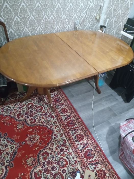 Продам стол малайзийский