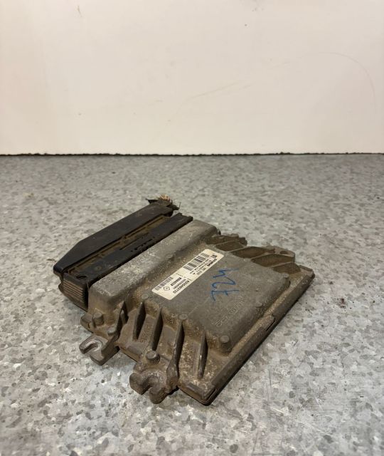 Calculator motor ECU Dacia Logan prima generatie