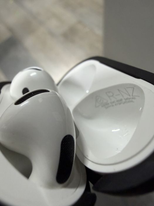 Airpods 4 ANC