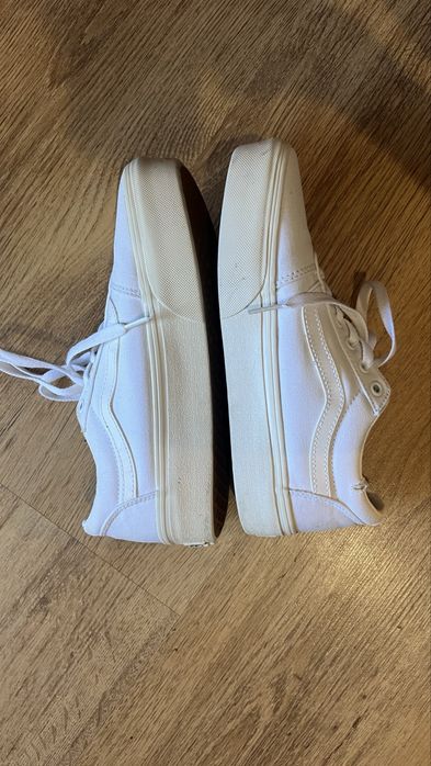 Бели кецове Vans (39)