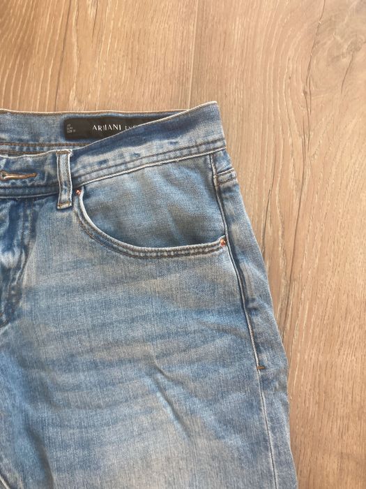 Продавам дънки Armani Exchange (AX) Цвят: светло син Размер: 31 (slim fit)