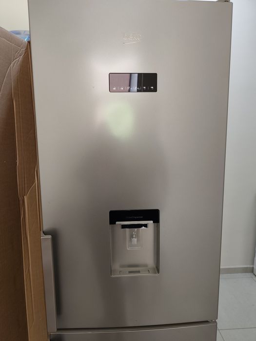 Хладилник Беко с долна камара