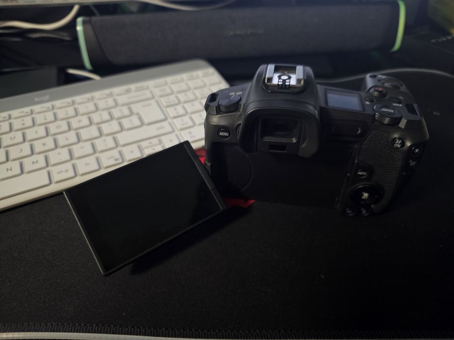 Canon EOS R mirrorless