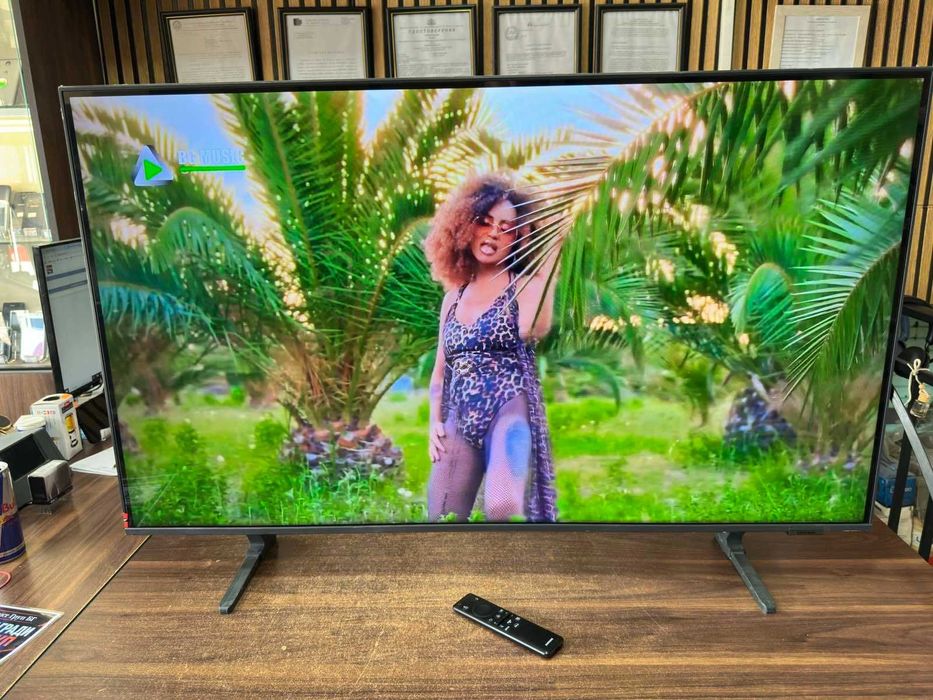 Телевизор Samsung LED 43DU8572 – 43" (108 см) Smart TV, 4K Ultra HD