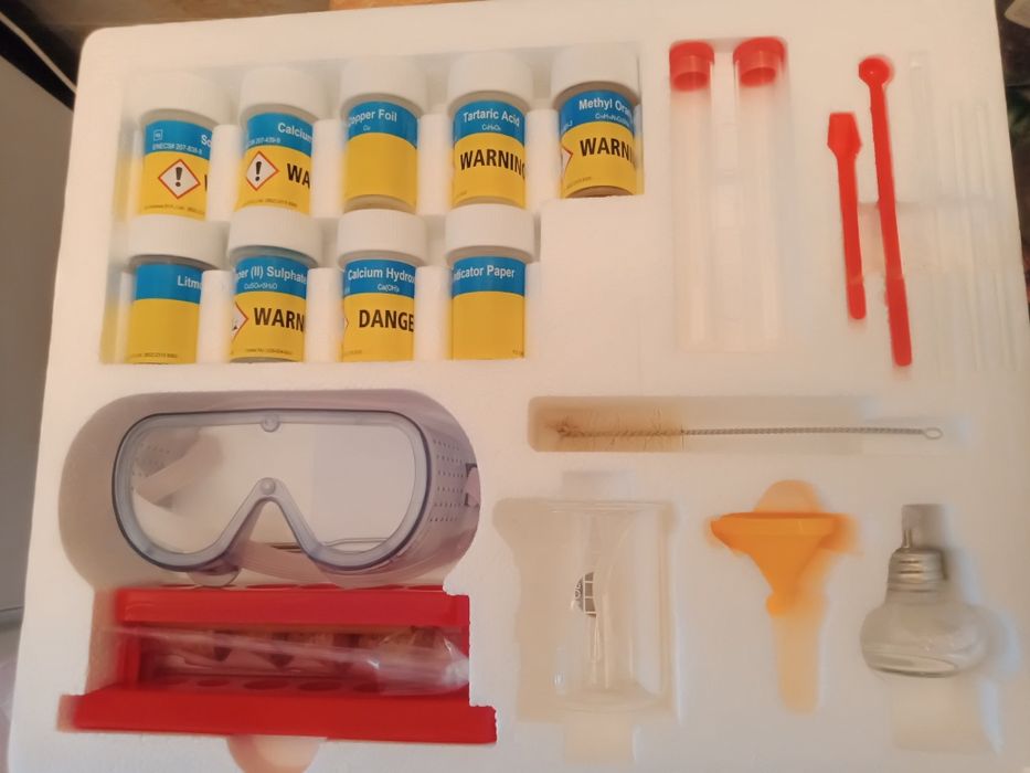 Прода́м набор юнного химика