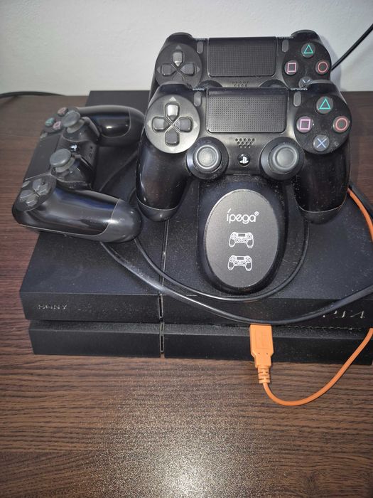 Продавам Sony PS4 + 17 игри