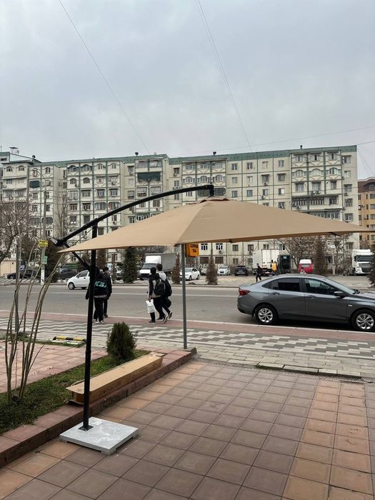 Продается зонт-навес для кафе и ресторанов.