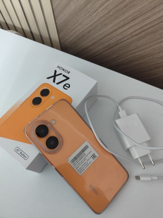 Продам телефон HONOR X 7 e
