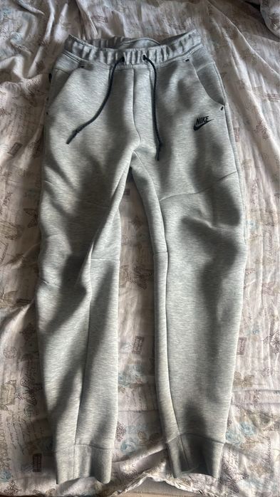 Nike tech gri modelu nou