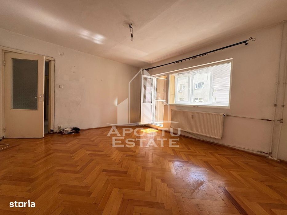 Apartament cu 3 camere, decomantat, etajul 2 , zona Spitalul Judetean