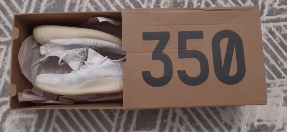 Кроссовка:Adidas izi