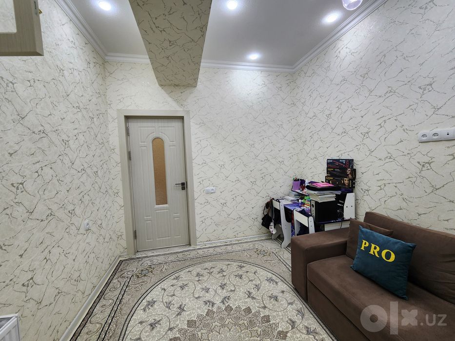 Продаётся 2х Комнатная квартира по адресу Рудакий "Красный Дом"