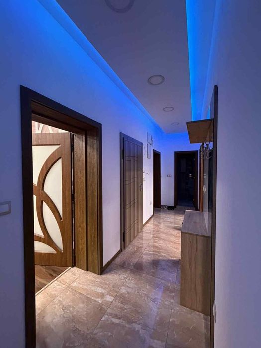 Дава се под наем Тристаен апартамент в София, Център - 92 кв.м за 997.05 € - Снимка #8