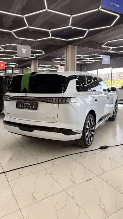 Dongfeng 008 ep hybrid 210 km