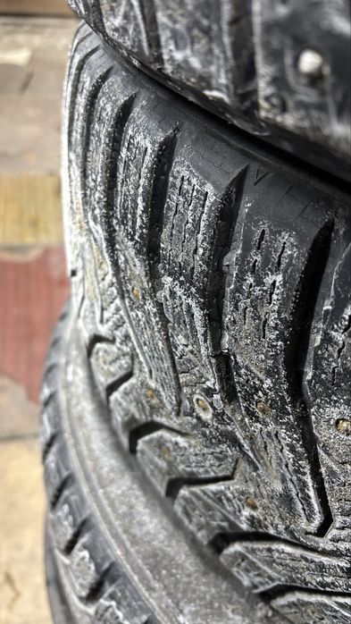 продам резину 235/45/18