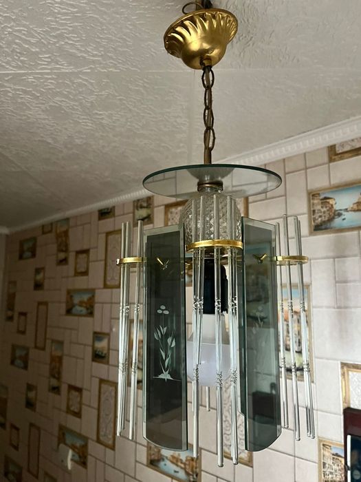 Продам люстру в  кухню или прихожую.,В хорошем состоянии. Цена 3