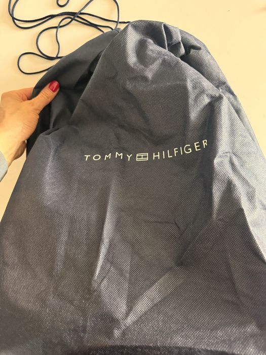 Оригинална дамска чанта TOMMY HILFIGER – елегантна, отлично състояние